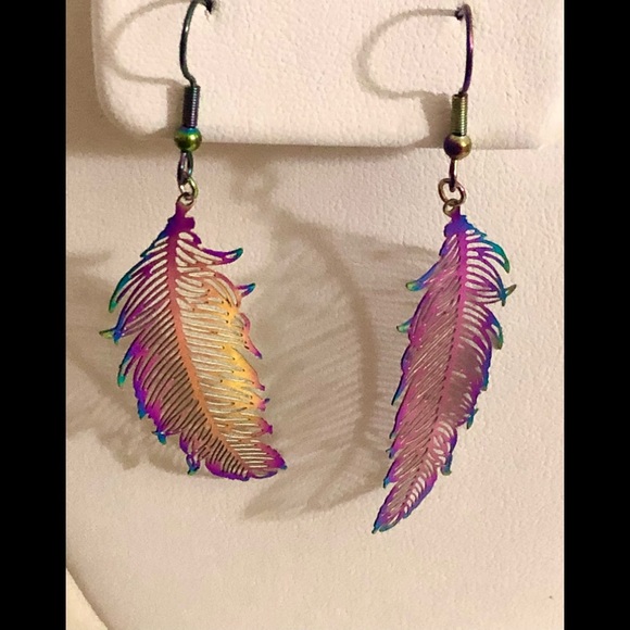 NWT Handmade Feather Holographic Rainbow Earrings π - Picture 6 of 6